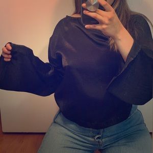 Cute cropped long sleeve top